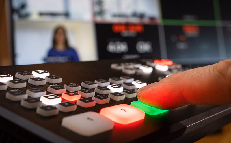 高校野球の試合で打者に投げる投手 高校野球の試合で打者に投げる投手